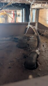 Dépannage PAC Ancenis en urgence : réparation d'une fuite sur un purgeur automatique.