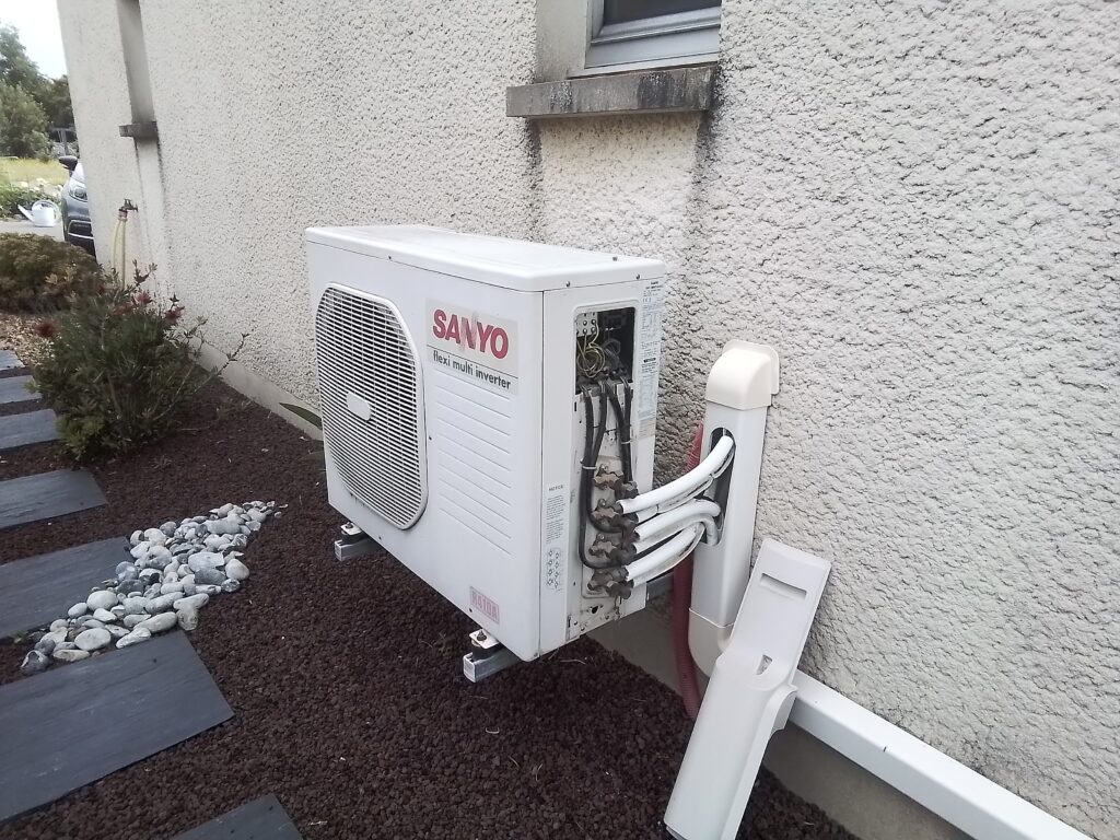 Diagnostic sur une ancienne climatisation Sanyo avant remplacement à Ancenis-Saint-Géréon.